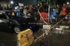 Mobil Sedan Terbakar...