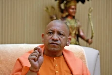 Yogi Adityanath, Pendeta...