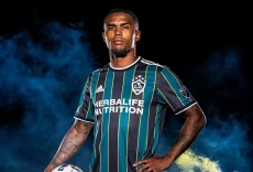 Douglas Costa Gabung...