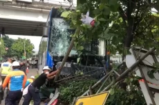 Sopir Hilang Konsentrasi,...