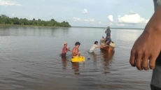 Kapal Tenggelam di Teluk...