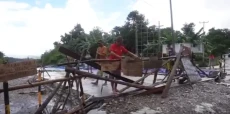 Tuntut Pembayaran Ganti...
