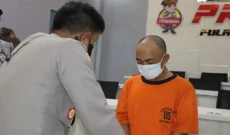Tak Tahan Melihat Kemolekan...