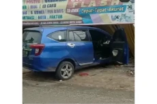 Hilang Kendali, Minibus...