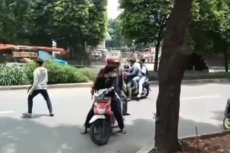 Tawuran Pelajar Bersenjata...