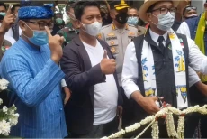 Pemkot Bekasi Serahkan...