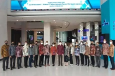 Hary Tanoesoedibjo Sambut...