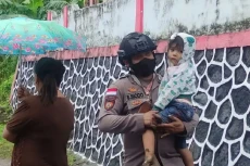 Heroik! Anggota Polisi...