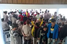 Mahasiswa Desak Pemerintah...
