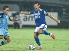 Hasil Persib vs Persela:...
