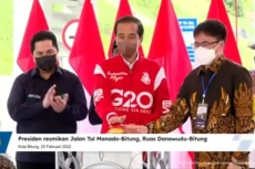Jokowi Resmikan Tol...