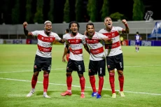 Madura United vs Persebaya...