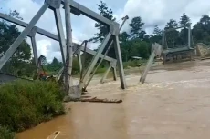 Belum 1 Tahun Dibangun...