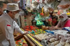 Kunjungi Pasar Tradisional,...