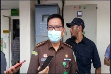 Korupsi Rp13 Miliar,...