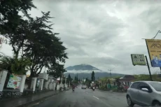 Penampakan Gunung Lawu...