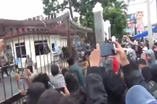 Ricuh Demo Tolak Tambang...