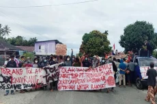 Bentrok Ratusan Mahasiswa...