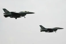 Mendebarkan! 2 Jet Tempur...