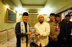 Sambangi Kiai-kiai Jatim,...