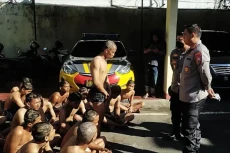 39 Orang Kawanan Geng...