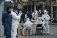 China Perluas Lockdown,...