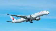 Pesawat China Eastern...