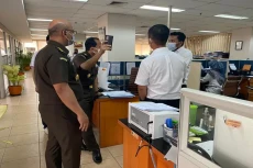 Kejagung Geledah Kantor...