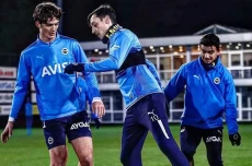 Mesut Ozil Diusir dari...