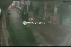 Tembok SD Roboh Akibat...
