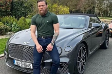 Nyetir Bentley Ugal-ugalan,...