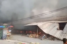 Puluhan Kios di Pasar...