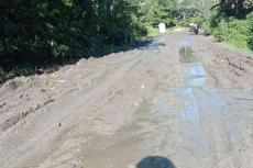 Warga Keluhkan Jalan...