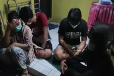 Edan! Istri dan Pacar...