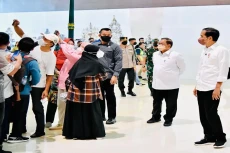 Jokowi Sapa Penumpang...