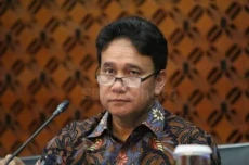Profil Mirza Adityaswara,...