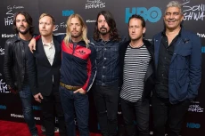 Foo Fighters Batal Tampil...
