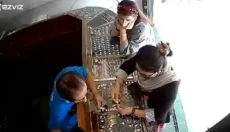 Begini Aksi 2 Wanita...