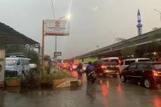 Hujan Deras Guyur Bekasi,...