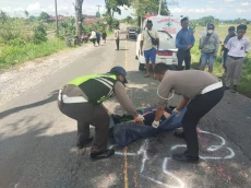 Jatuh Terseret Aspal,...