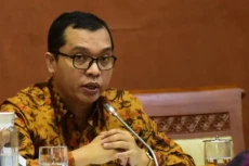 DPR Sahkan Usulan 3...