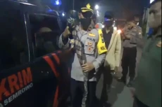 Mencekam, di Tengah...