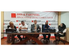 Keluarga Adam Damiri...