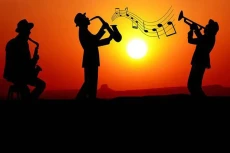 Hukum Mendengarkan Musik...
