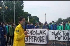 Mahasiswa Tolak Penundaan...