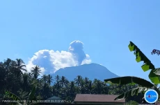 Gunung Ibu Meletus,...