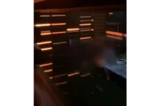 Pasangan Ini Berhubungan...