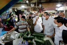 Keliling Pasar, Mendag...