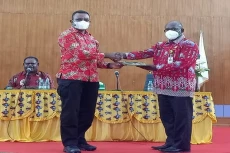 Absalom Amiyaram Diangkat...