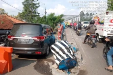 Diduga Sopir Mengantuk,...